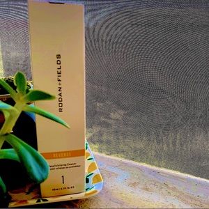 NIB 💛Rodan + Fields💛 Reverse Step 1